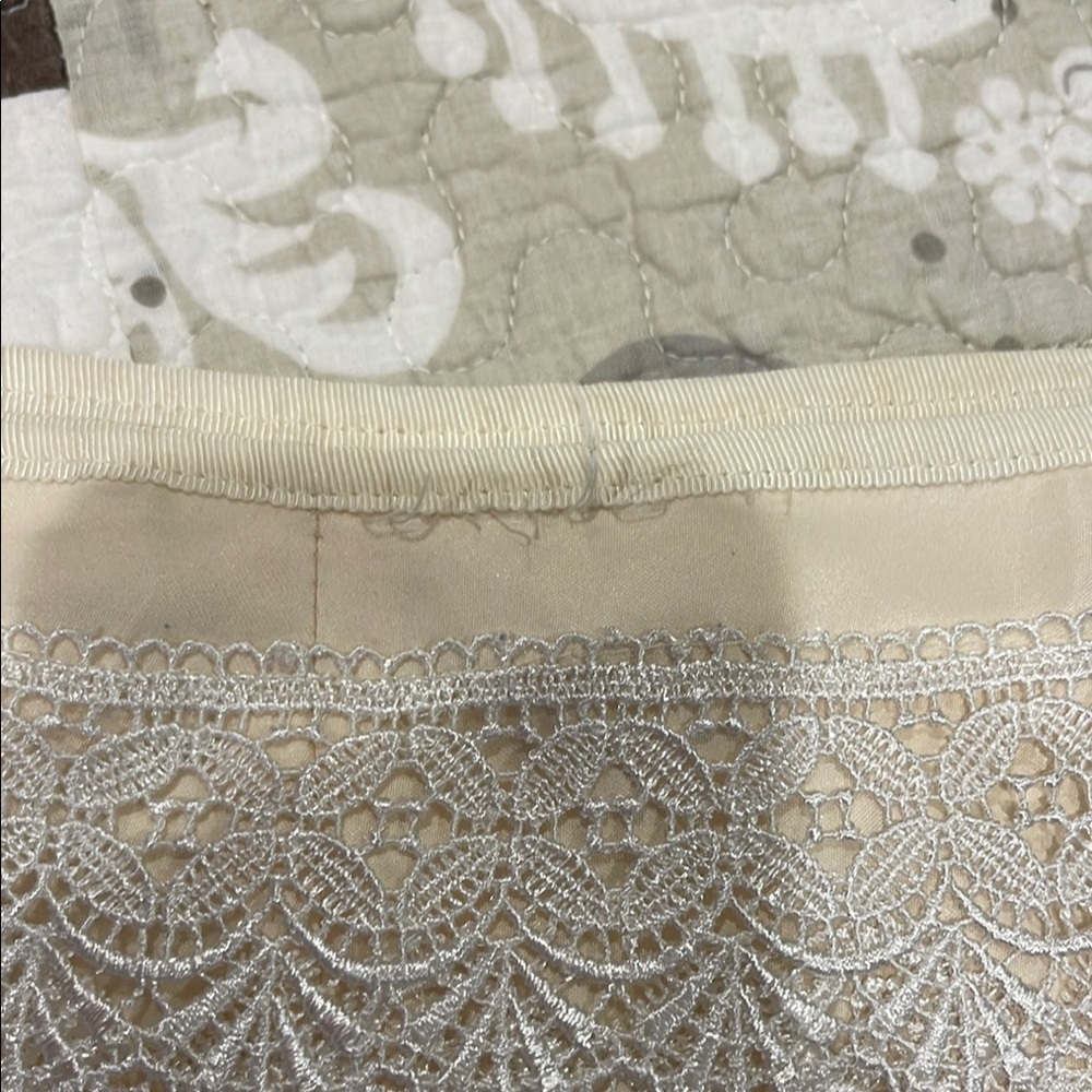 Sans Souci Cream Lace Shorts - Picture 8 of 11